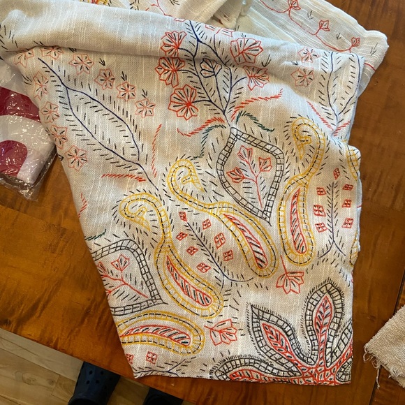 Urban Outfitters Floral Tapestry - Picture 2 of 2